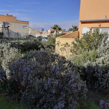 Résidence La Roquille: Renovated Beachside With Parking And Wi-fi