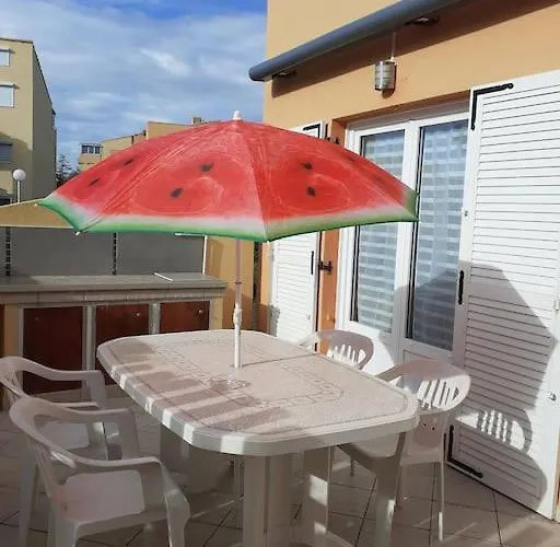 Résidence La Roquille: Renovated Beachside With Parking And Wi-fi