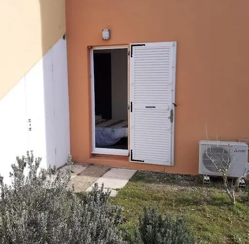 Résidence La Roquille: Renovated Beachside With Parking And Wi-fi *