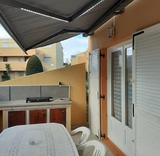 Résidence La Roquille: Renovated Beachside With Parking And Wi-fi Agde