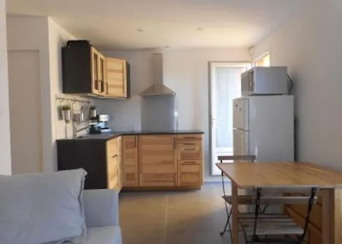 Résidence La Roquille: Renovated Beachside With Parking And Wi-fi *