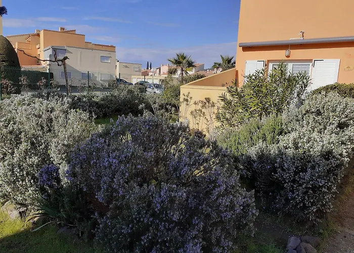 Résidence La Roquille: Renovated Beachside With Parking And Wi-fi